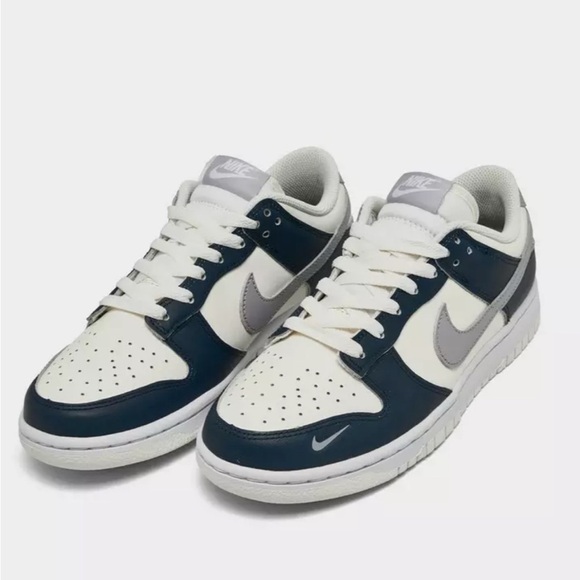 WOMEN'S NIKE DUNK LOW RETRO CASUAL SHOES size 5 - Picture 1 of 11